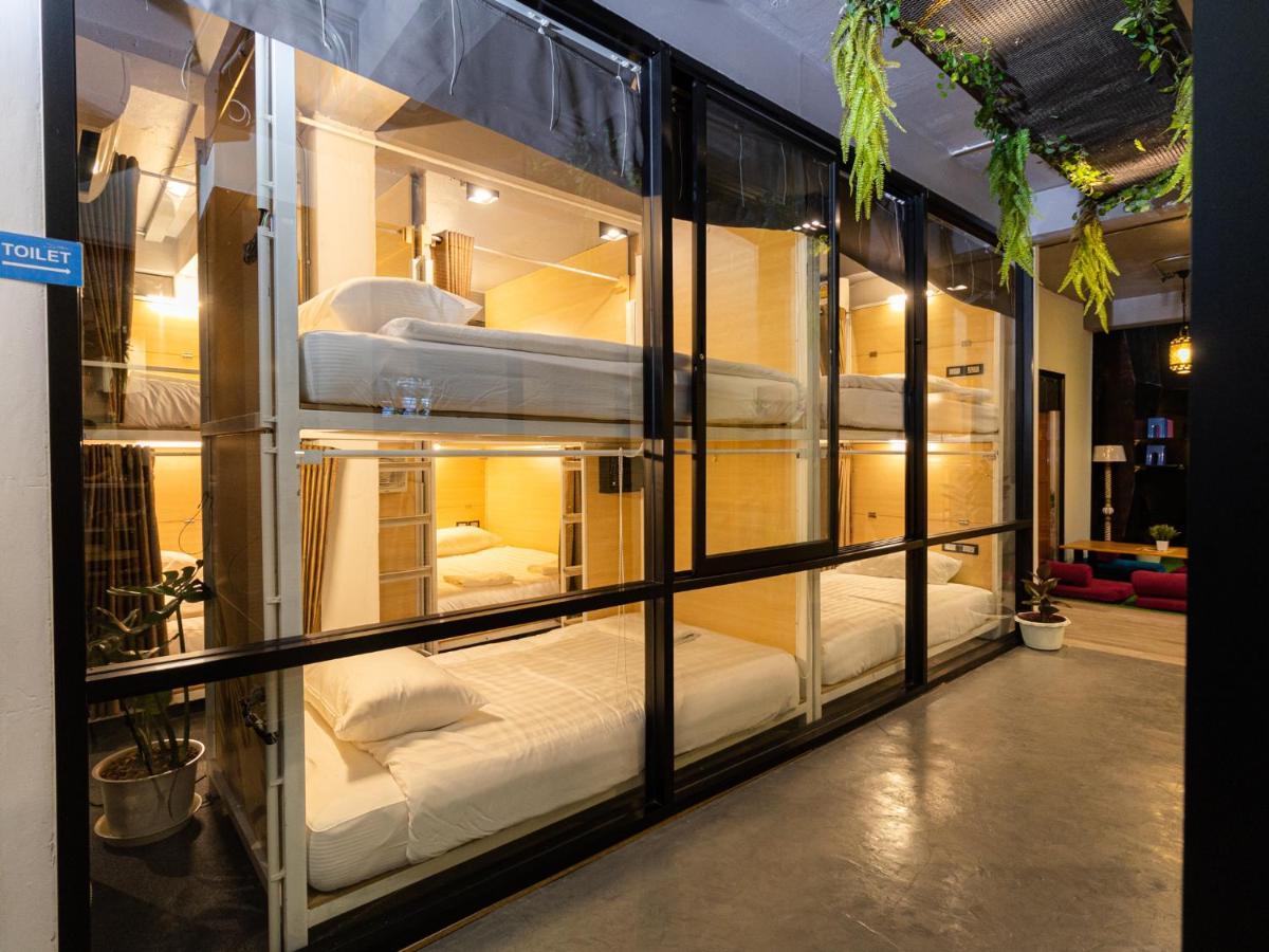 Khao San Social Capsule Hostel Bangkok Exterior foto