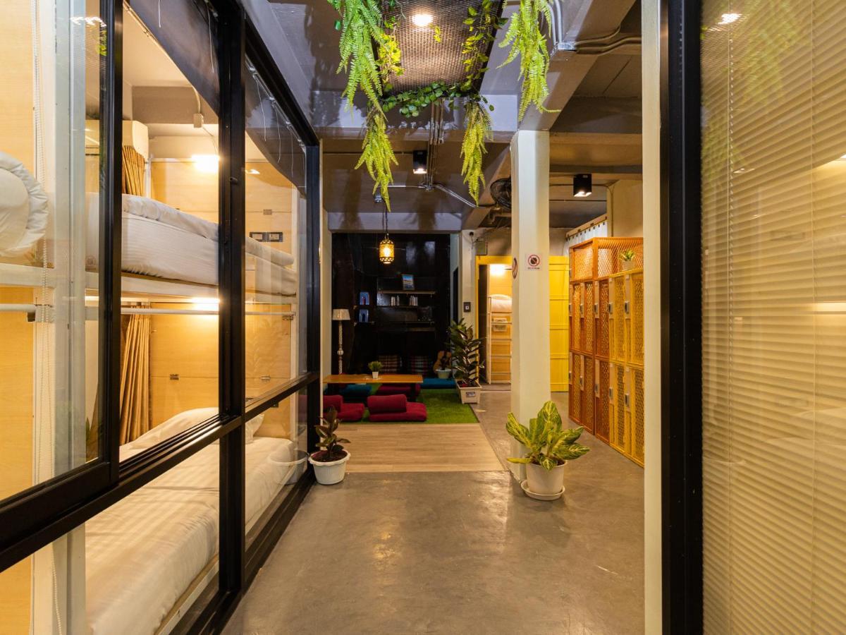 Khao San Social Capsule Hostel Bangkok Exterior foto