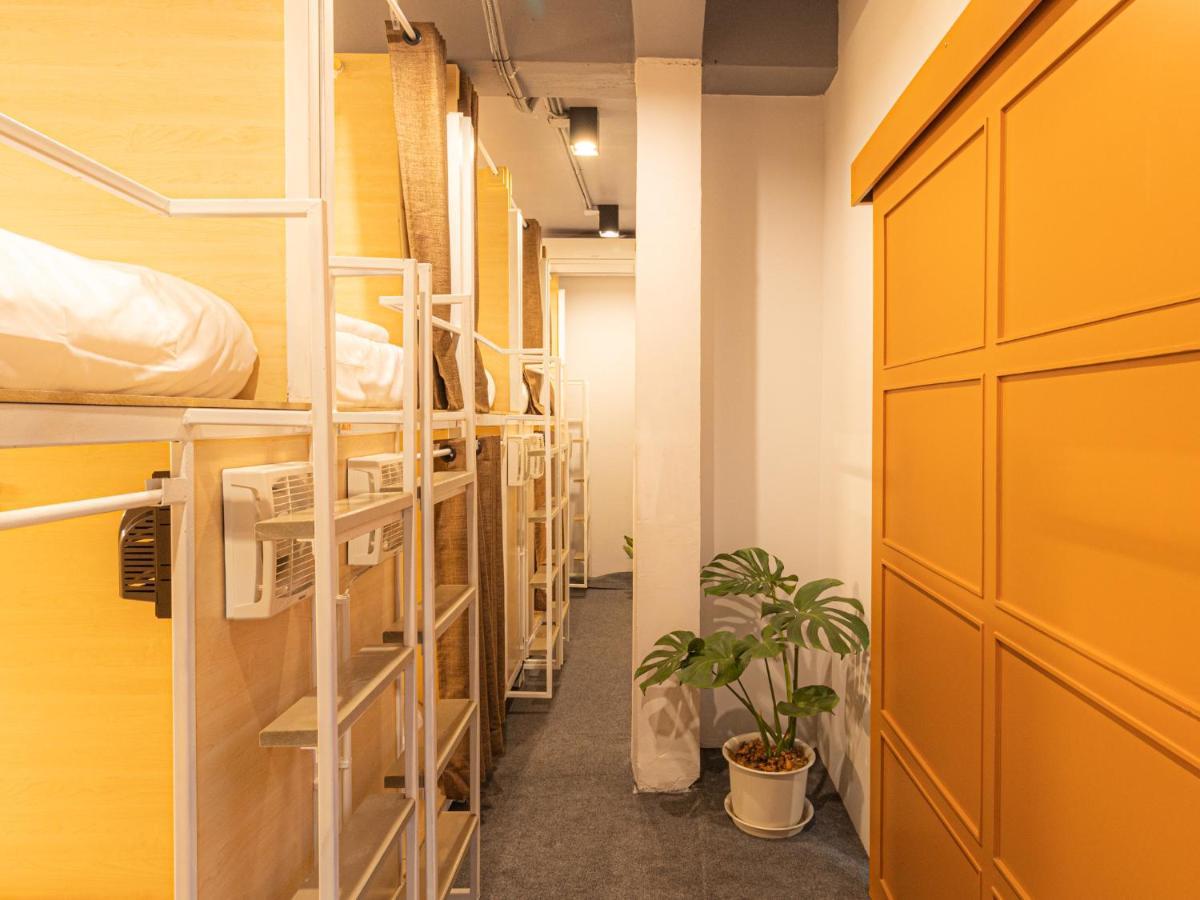 Khao San Social Capsule Hostel Bangkok Exterior foto