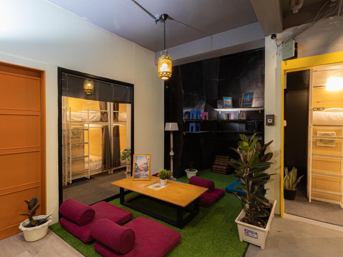 Khao San Social Capsule Hostel Bangkok Exterior foto