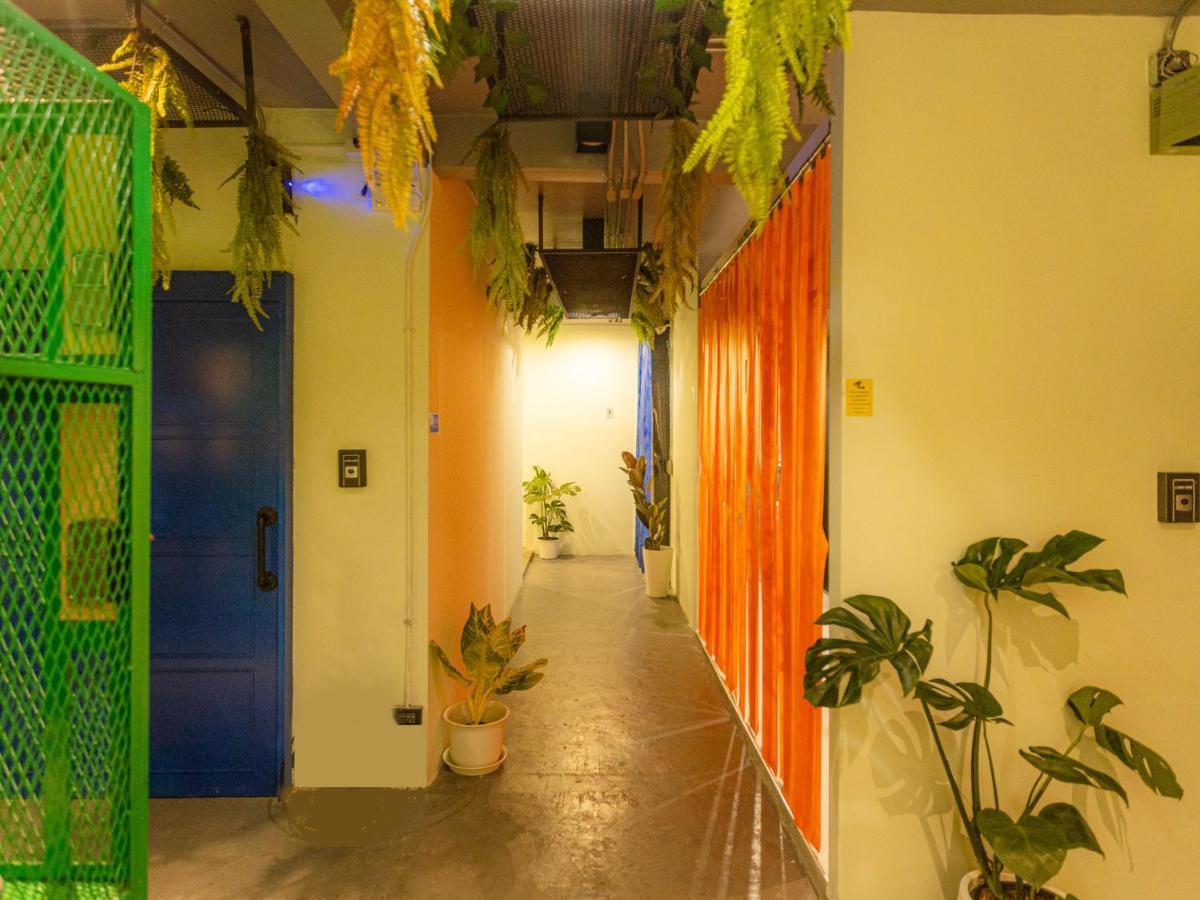 Khao San Social Capsule Hostel Bangkok Exterior foto