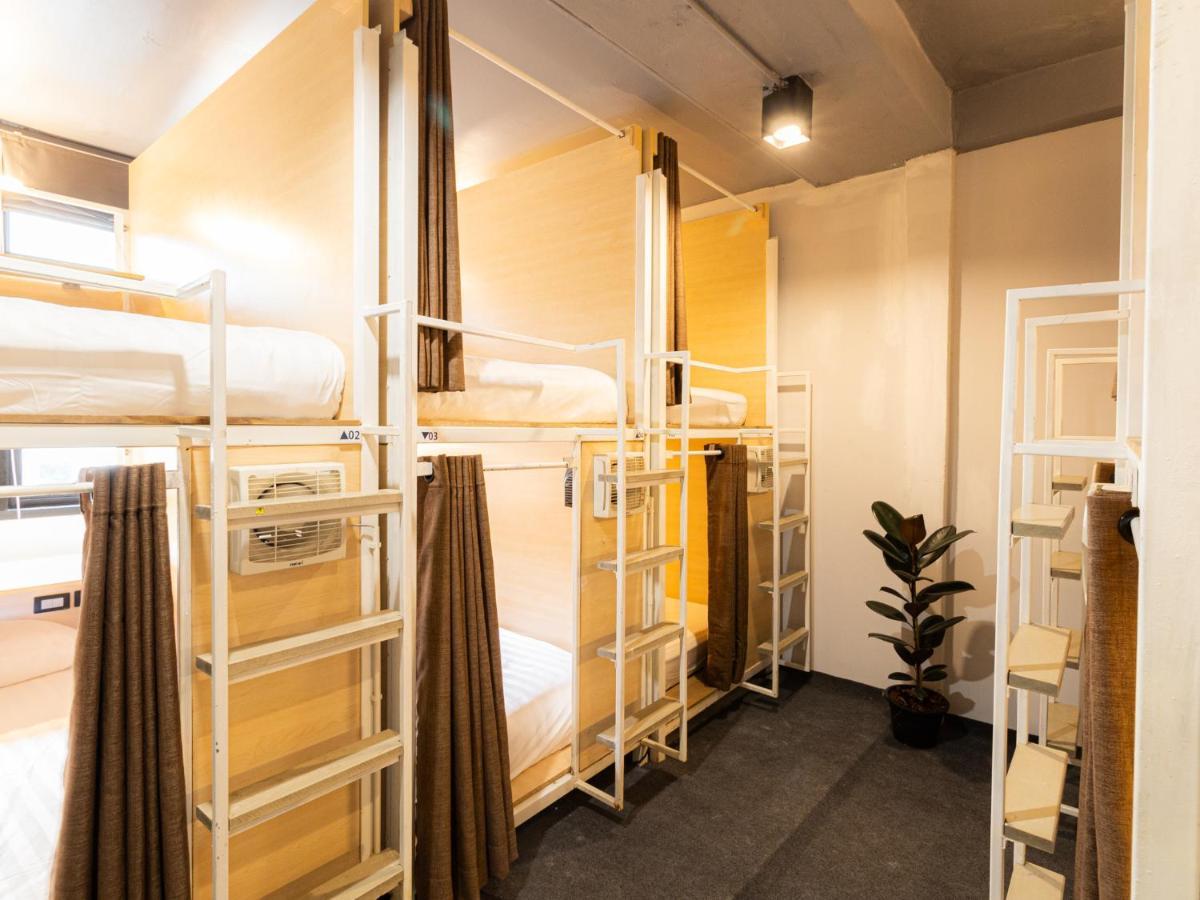 Khao San Social Capsule Hostel Bangkok Exterior foto